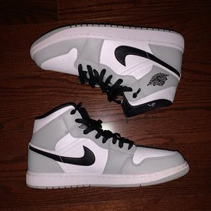 Jordan 1 light smoke grey